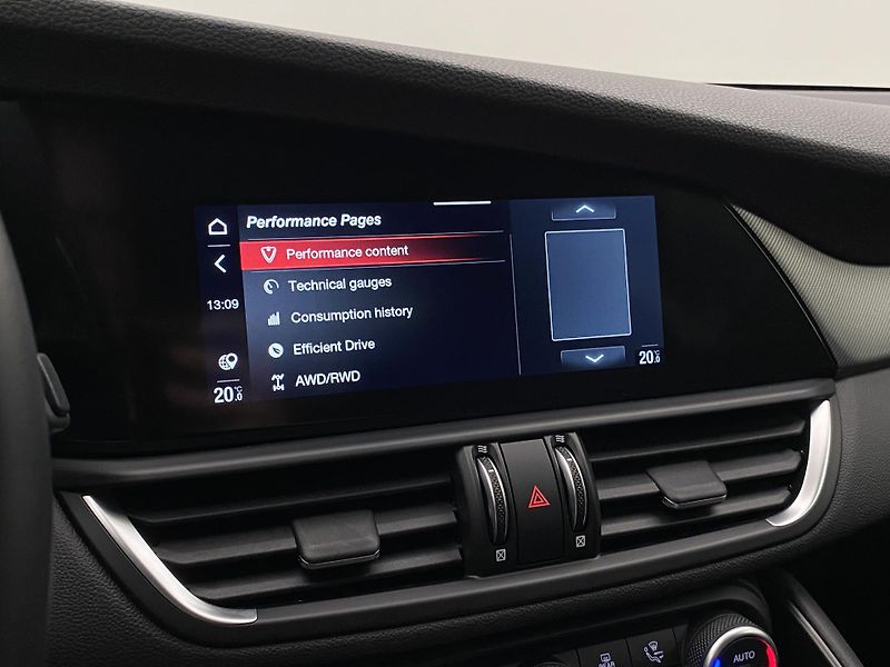 Alfa Romeo Giulia 2.0T VELOCE Q4 AUT  - fotka 48 z 56