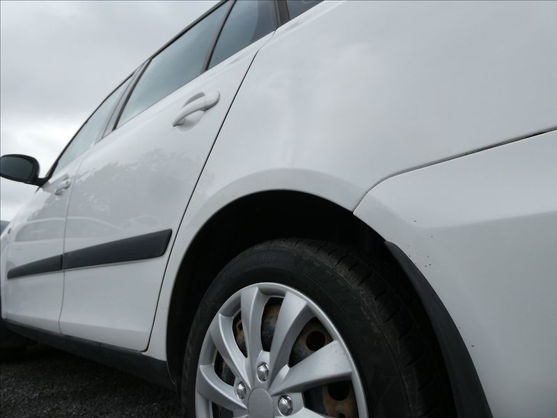 Škoda Fabia 1,2 HTP 51kW Ambiente,DPH,klim - fotka 13 z 51