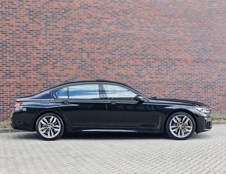 BMW Řada 7 (2019) M760Li xDrive - fotka 11 z 47