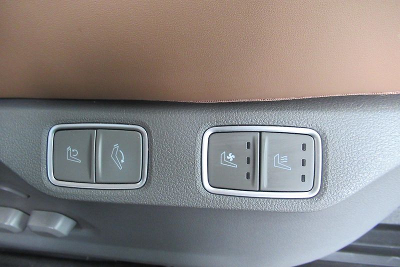 Hyundai Staria 2.2 CRDi 4x4 TAŽNÉ PANORAMA  - fotka 31 z 47