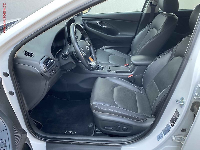 Hyundai i30 (2021) 1.5 TGDi MHEV, 1.maj,ČR - fotka 9 z 20