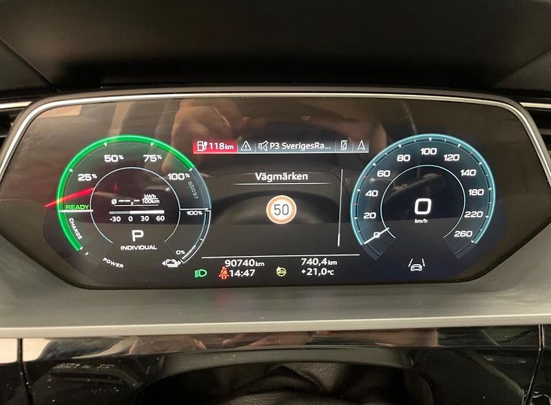 Audi Q8 e-tron 55 Q 360kam Pano Matrix Tažné - fotka 10 z 23