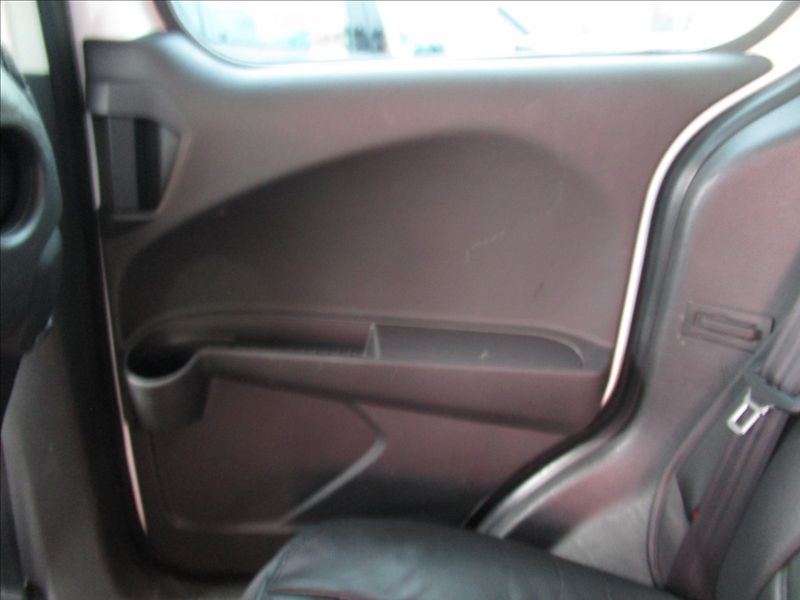 Ford Tourneo Courier 1.5TDCi Titanium, 2. maj. - fotka 30 z 40