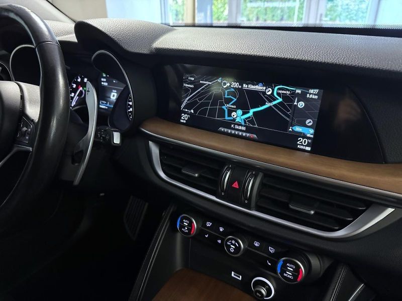Alfa Romeo Stelvio (2017) 2.0T 280k AT8 ZF Q4 4x4 First - fotka 10 z 17