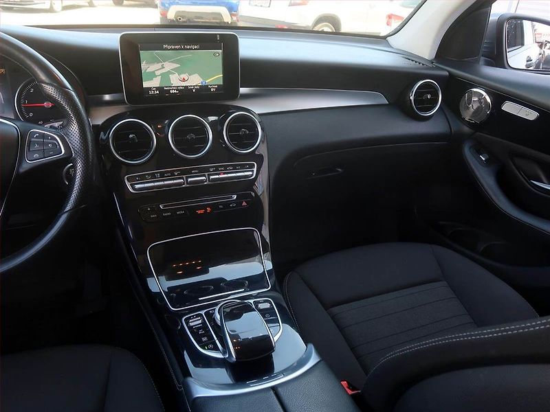 Mercedes-Benz GLC (2016) 220 d 4MATIC, 4X4 - fotka 8 z 16