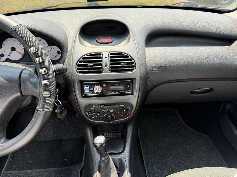 Peugeot 206 1.4i - fotka 16 z 21
