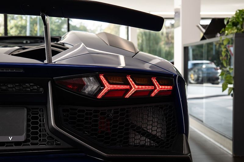 Lamborghini Aventador LP750-4 SV Roadster 1/599 - fotka 25 z 29