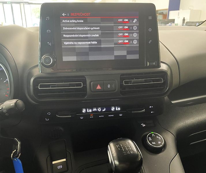 Citroën Berlingo XL, 1.5 BLUE HDI, 96 KW, 7 MÍS - fotka 19 z 26
