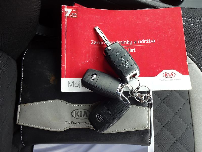Kia Ceed 1,6 CRDi 100kW GT LINE - fotka 47 z 50
