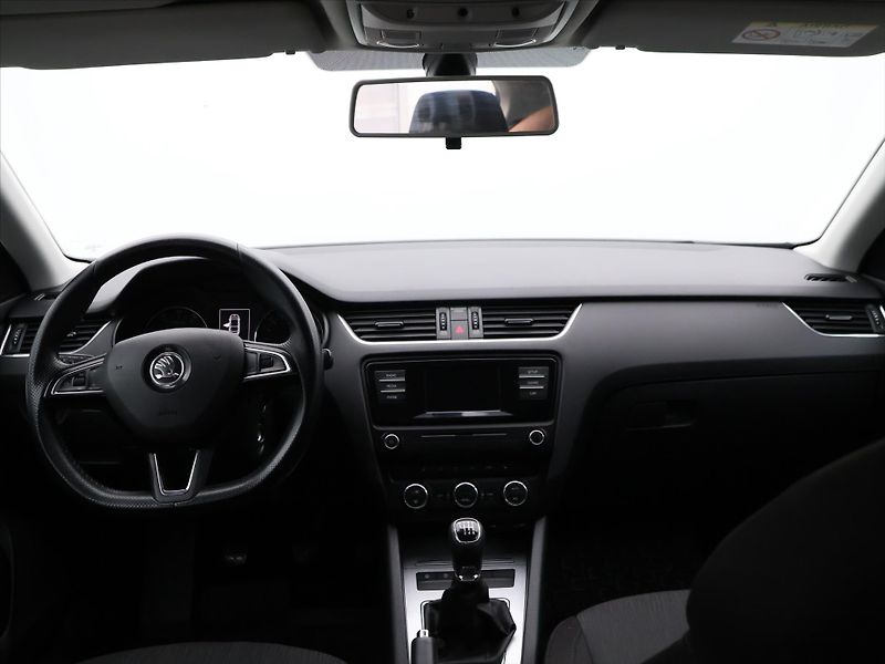 Škoda Octavia 1,4 TSI 110kW Style Aut.klima - fotka 20 z 27