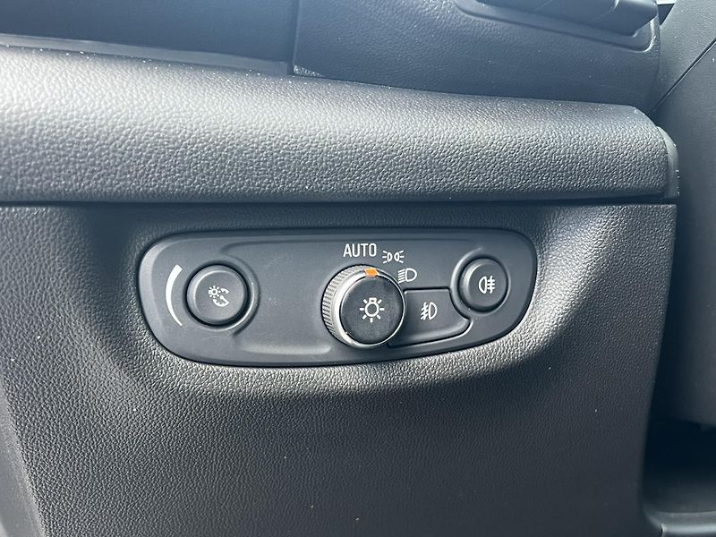 Opel Insignia (2022) 2.0CDTi 128kW AUTOMAT ELEGANCE - fotka 20 z 31
