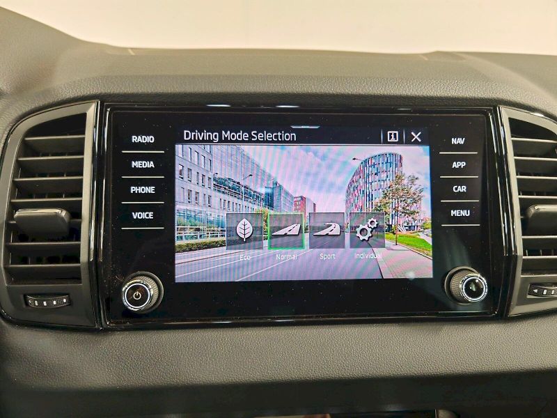 Škoda Karoq (2025) 1.5 TSI 110 kW DSG Sportline - fotka 12 z 32