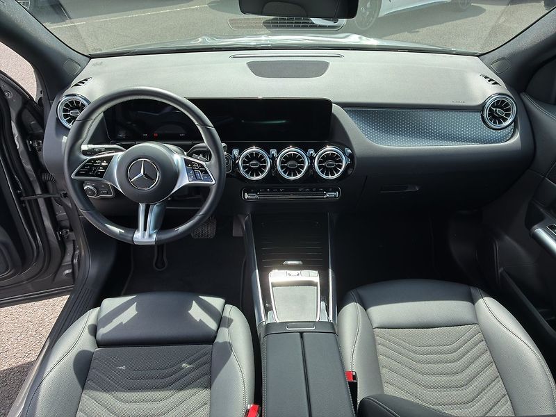 Mercedes-Benz GLA 200 d - fotka 16 z 28