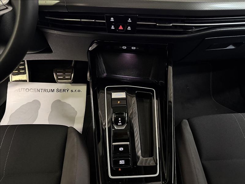 Volkswagen Golf ALLTRACK 147KW 4M PANO IQ.LED - fotka 32 z 47