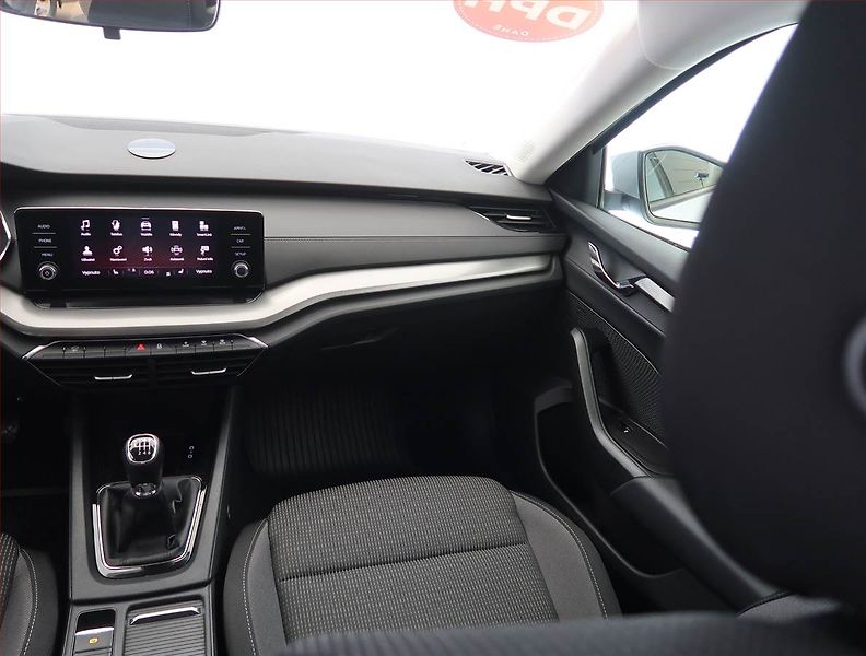 Škoda Octavia (2023) Ambition 2.0 TDI, ČR,1.maj - fotka 8 z 23