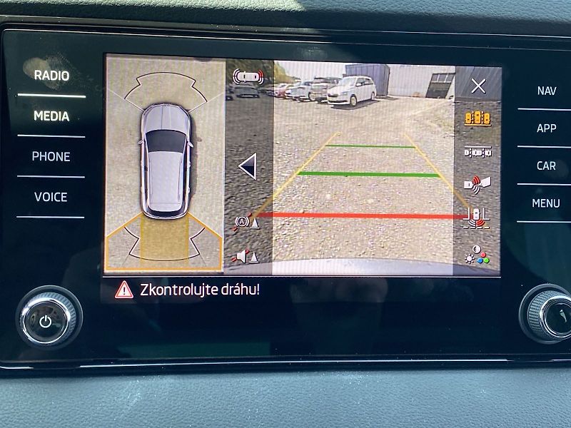 Škoda Karoq (2026) 2.0 TDI 4x4 DSG Sportline - fotka 13 z 39