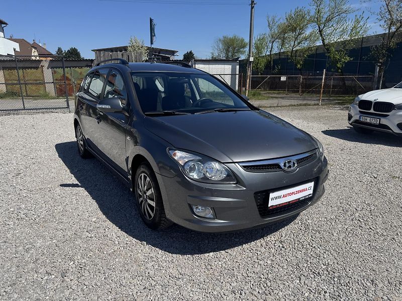 Hyundai i30 (2011) 1.4 CW,2 SADY KOL - fotka 1 z 31