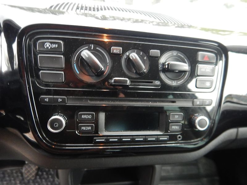 Volkswagen up! 1.0i, CNG, KLIMA - fotka 20 z 32