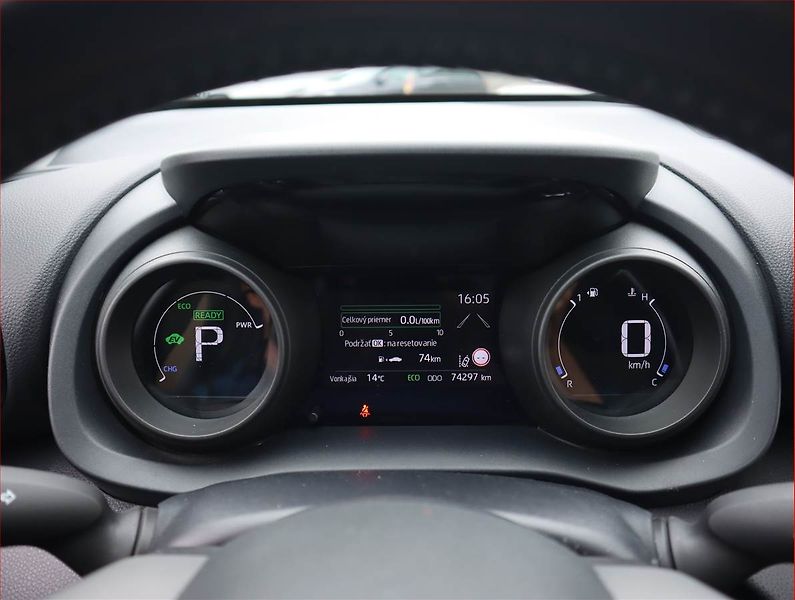 Toyota Yaris (2021) Style 1.5 Hybrid, Automat - fotka 11 z 21