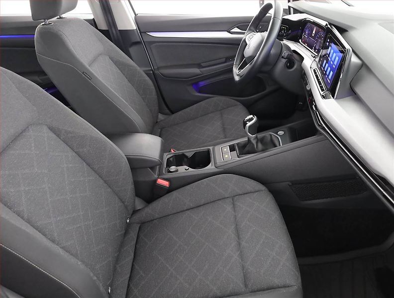 Volkswagen Golf (2023) 1.5 TSI, Tempomat - fotka 7 z 18