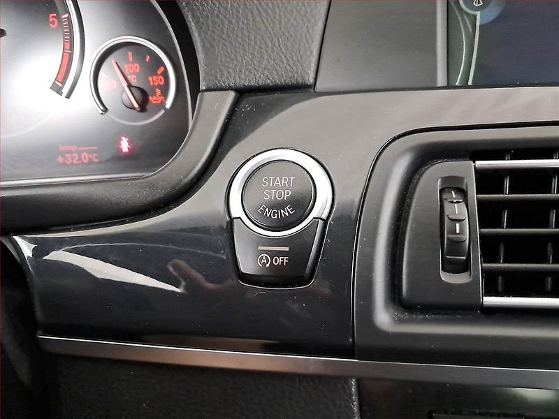 BMW Řada 5 (2011) M Paket 530d xDrive, 4X4 - fotka 20 z 24
