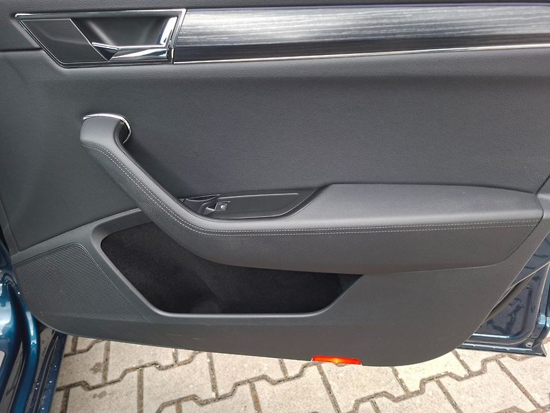 Škoda Superb (2019) 2.0TDI 110kW DSG -WEBASTO-DCC - fotka 26 z 43