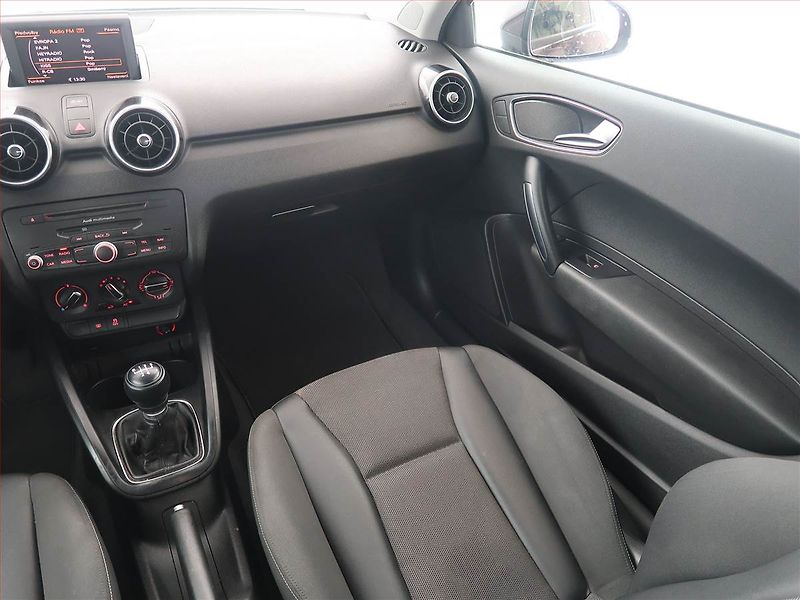 Audi A1 (2011) 1.6 TDI, Serv.kniha, Tempomat - fotka 8 z 17