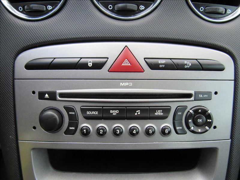 Peugeot 308 1,6 THP 110kW - fotka 17 z 28