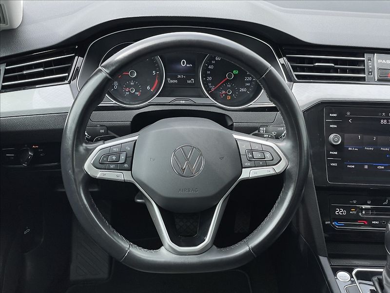 Volkswagen Passat Variant 2,0 TDI DSG Business TAŽNÉ+ACC - fotka 8 z 22