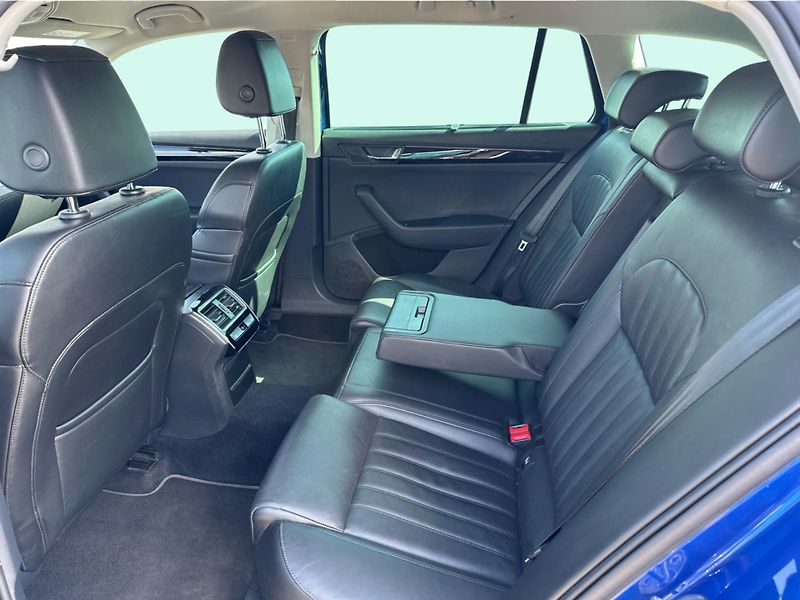 Škoda Superb 2.0 TDI 140kW 4x4 L&K DSG - fotka 12 z 23