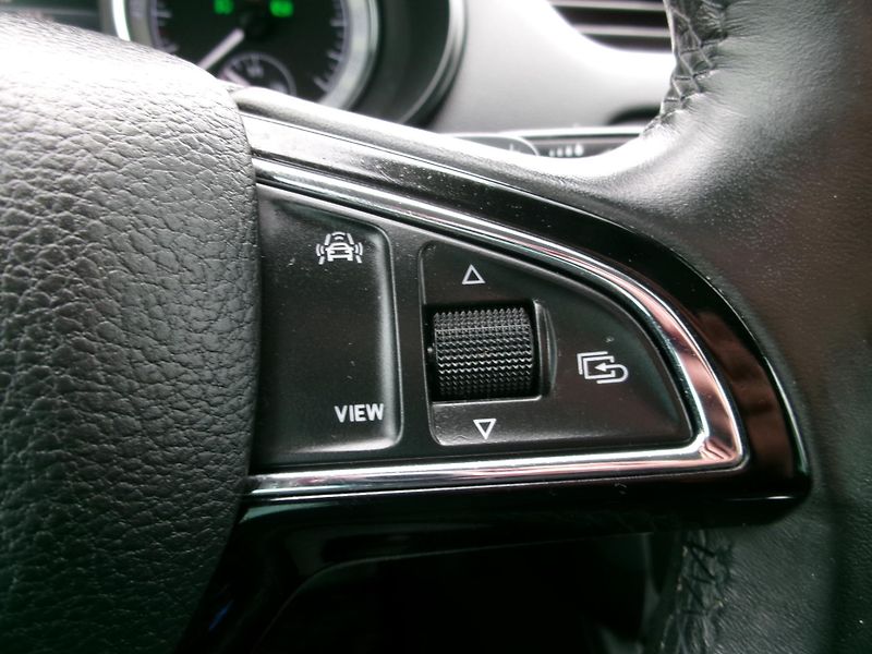 Škoda Octavia (2019) 1,5TSI DSG AC TEMP ČR - fotka 17 z 36
