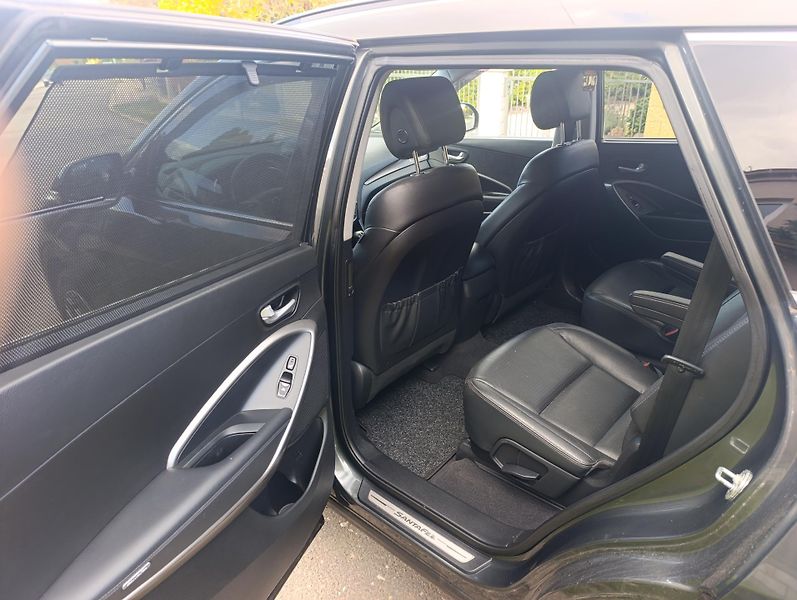Hyundai Grand Santa Fe (2015) 2.2 CRDi 4x4 6míst tažné - fotka 14 z 20