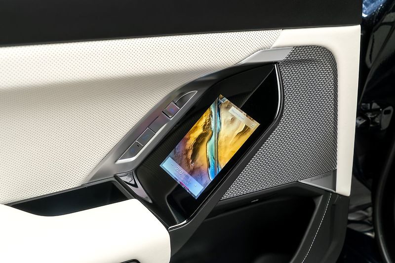 BMW Ostatní 60 M-Sport Individual Theatre - fotka 20 z 29