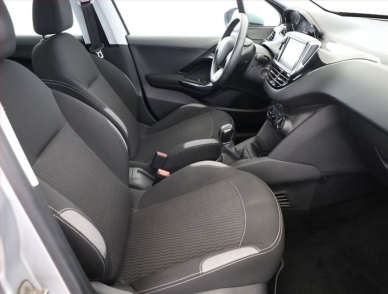 Peugeot 208 (2016) 1.2 PureTech, Serv.kniha - fotka 7 z 16