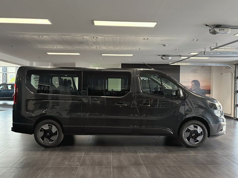 Renault Trafic (2026) L2 Equilibre Blue dCi 170 EAG9 - fotka 5 z 11