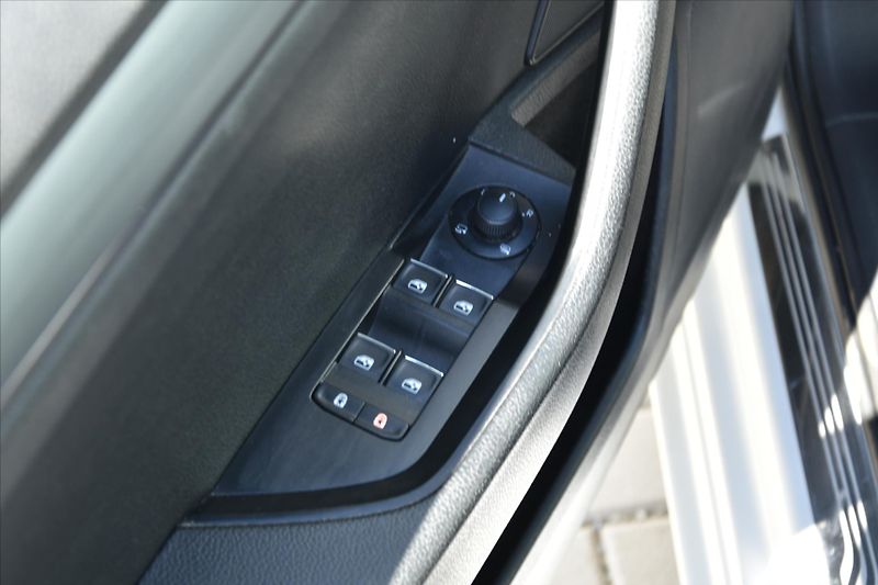 Škoda Superb 2.0TDi BIXENON KŮŽE ACC ČR - fotka 29 z 29