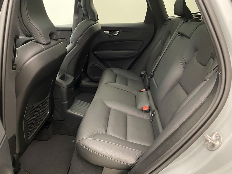 Volvo XC60 T6 AWD PLUG-IN PLUS DARK - fotka 4 z 54
