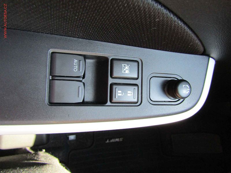 Suzuki Swift (2023) 1.2i, ČR - fotka 12 z 18