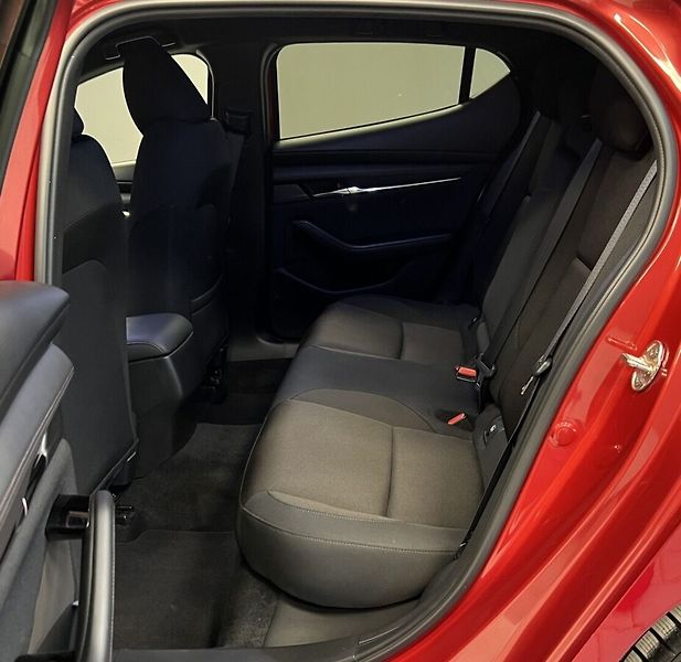 Mazda 3 Skyactive G 150 AT PLUS - fotka 11 z 17