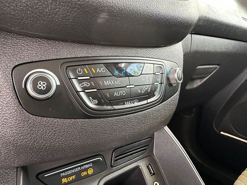 Ford Tourneo Courier (2015) 1.6TDCi GARANCE KM - fotka 10 z 13