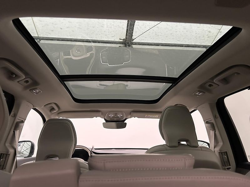 Volvo XC90 2.0 B5 4x4 ULTIMATE - fotka 19 z 30