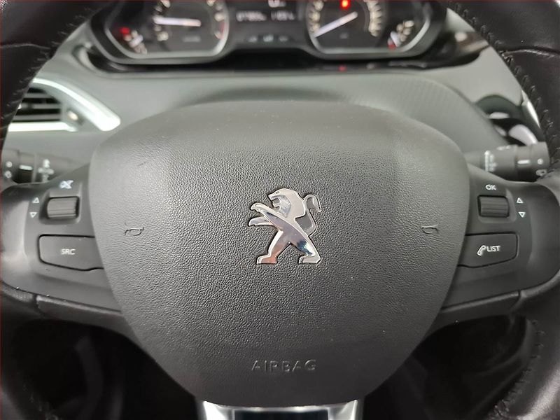 Peugeot 2008 (2018) 1.2 PureTech, ČR,1.maj - fotka 16 z 16