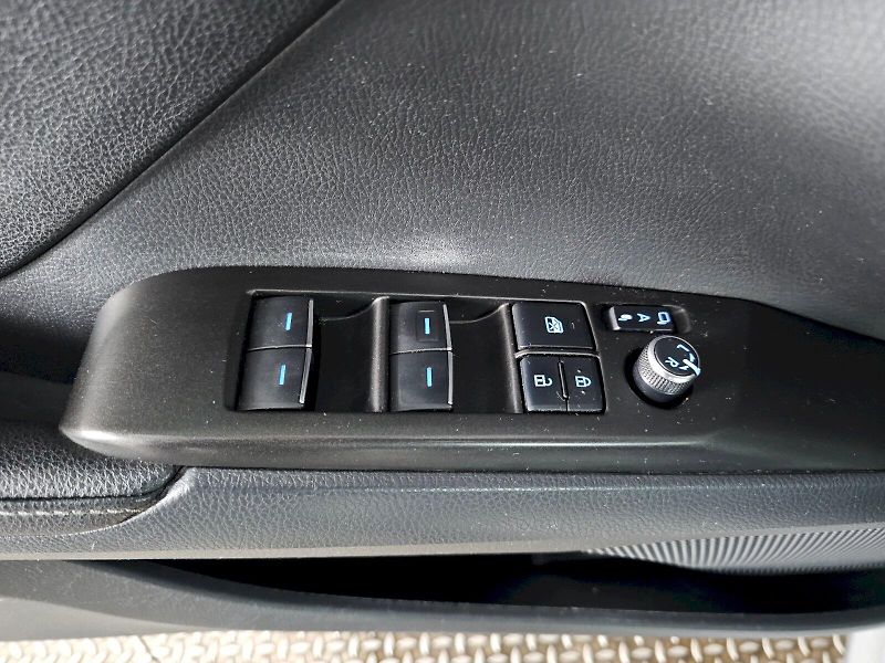 Toyota Camry (2023) 2.5HEV 218k PRESTIGE - fotka 27 z 32