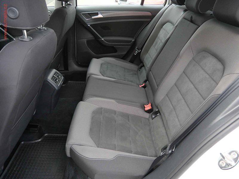 Volkswagen Golf (2017) 1.6TDi, ČR, Comfortline - fotka 10 z 21