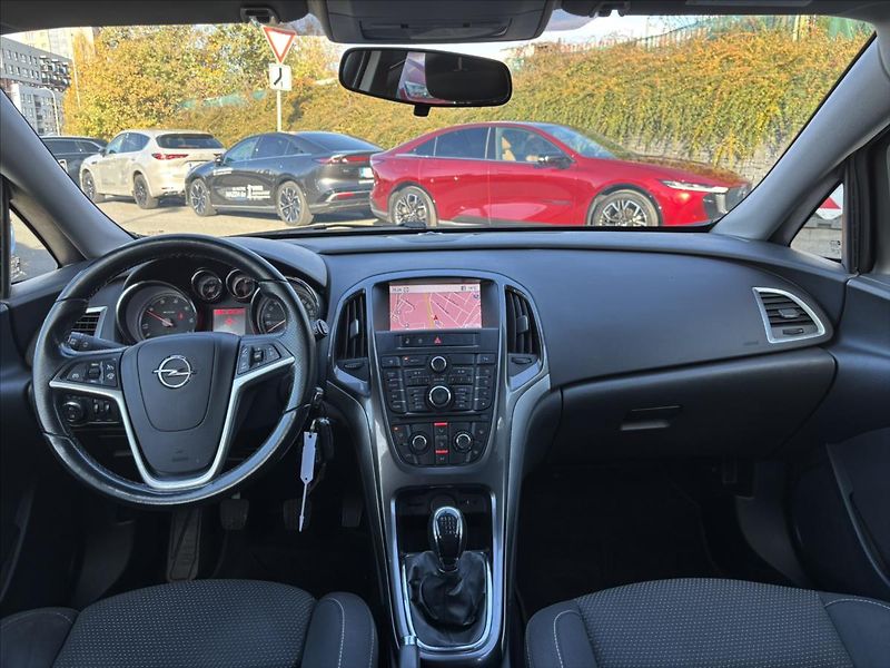 Opel Astra 1,7 CDTi 81kW Cosmo NAVI TAŽNÉ - fotka 9 z 34