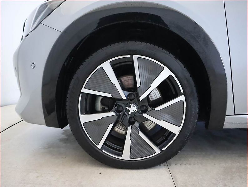 Peugeot 208 (2020) GT 50 kWh, SoH 92%, Automat - fotka 15 z 26