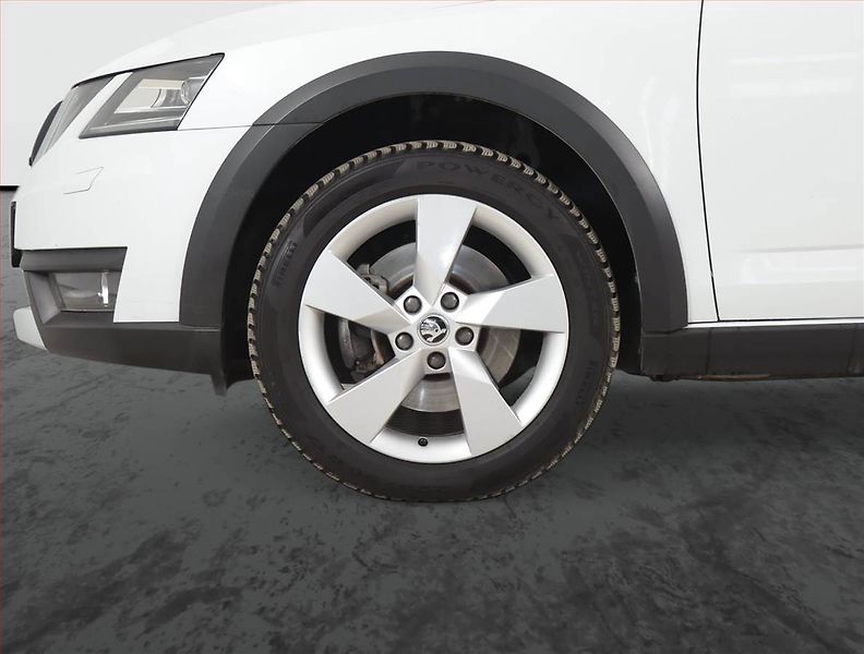 Škoda Octavia (2019) Scout 2.0 TDI, 4X4, Automat - fotka 15 z 19