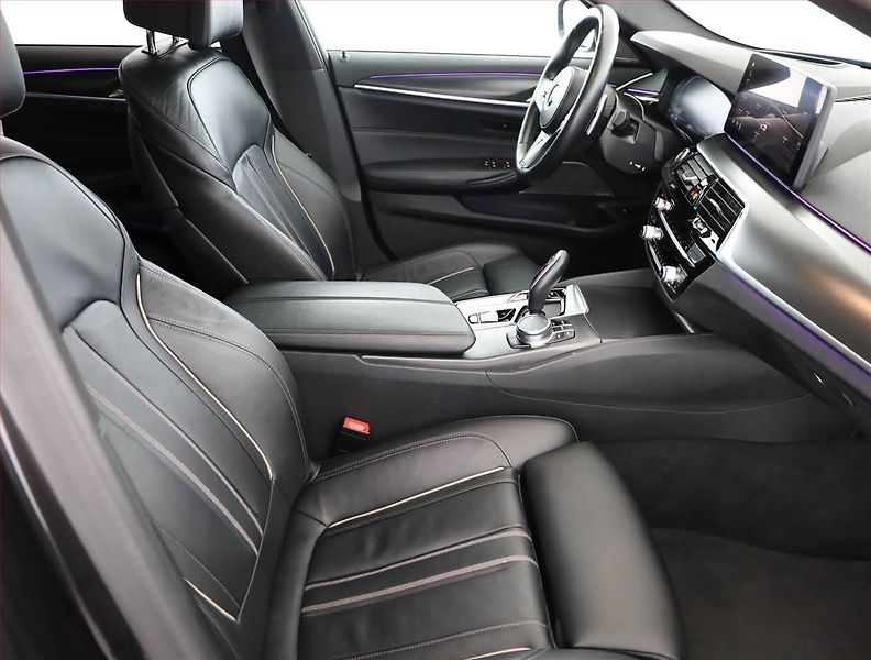 BMW Řada 5 (2023) 530d xDrive - fotka 7 z 20