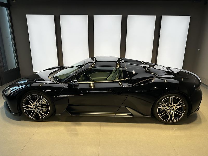 Maserati MC20 (2023) Cielo 630HP  - fotka 4 z 29