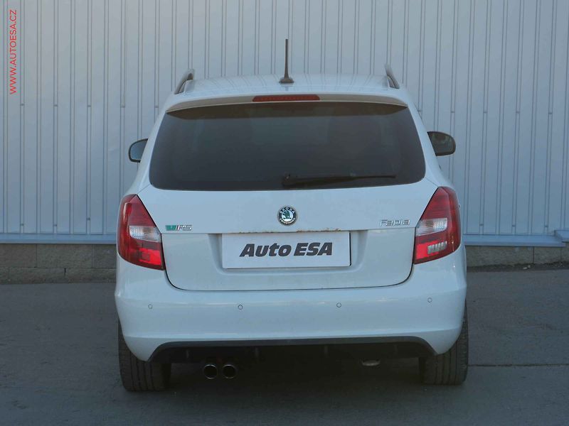 Škoda Fabia (2011) 1.4 TSi, ČR, RS, DSG - fotka 5 z 23